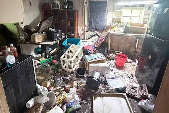 Professionelle Entrümpelung in Köln mit Bestandsaufnahme, Sortierung, Demontage, Abtransport und besenreiner Übergabe